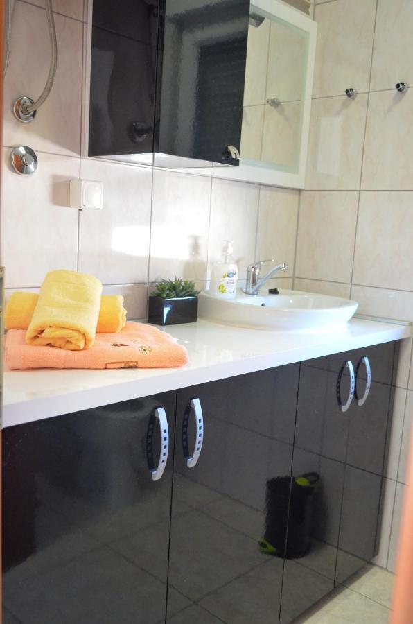 Mihaela Studio Apartmans 150M Near The Beach Kaštela Esterno foto