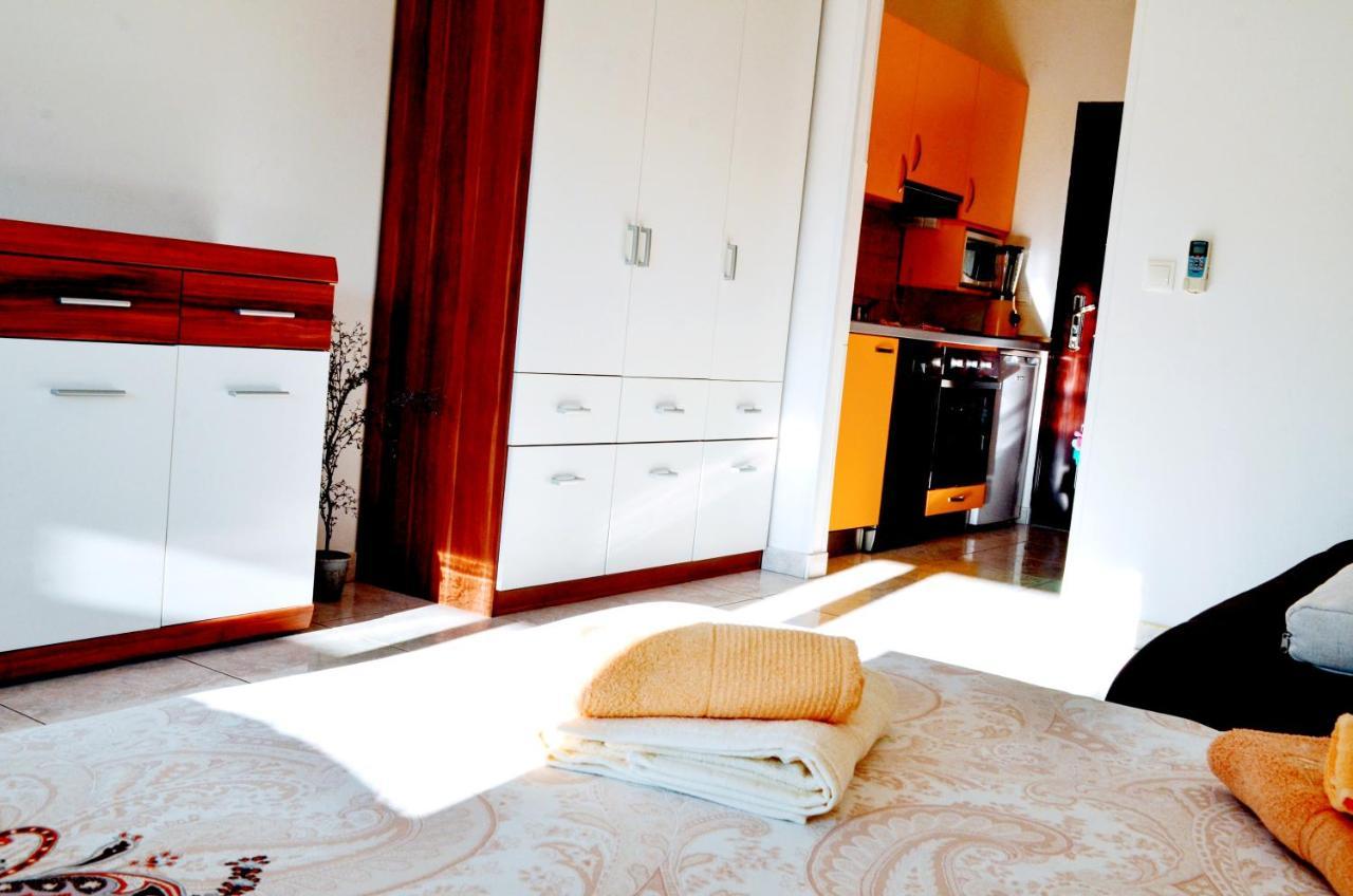 Mihaela Studio Apartmans 150M Near The Beach Kaštela Esterno foto