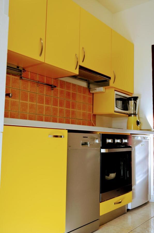 Mihaela Studio Apartmans 150M Near The Beach Kaštela Esterno foto