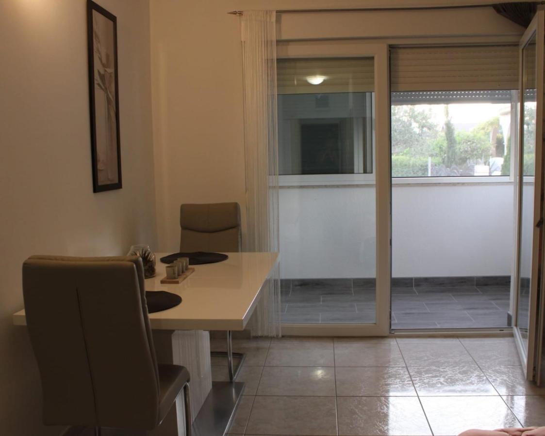Mihaela Studio Apartmans 150M Near The Beach Kaštela Esterno foto