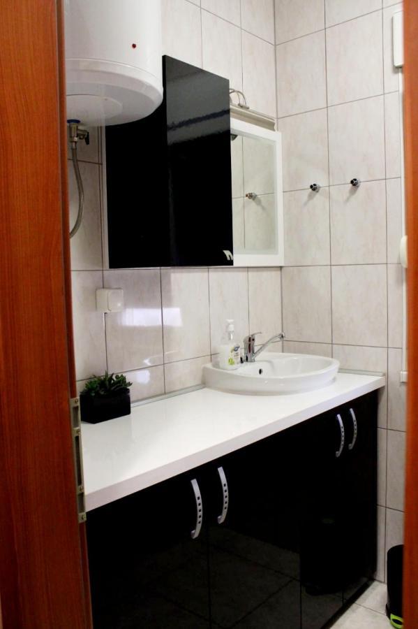 Mihaela Studio Apartmans 150M Near The Beach Kaštela Esterno foto