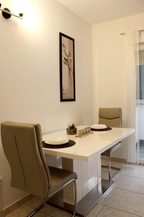 Mihaela Studio Apartmans 150M Near The Beach Kaštela Esterno foto