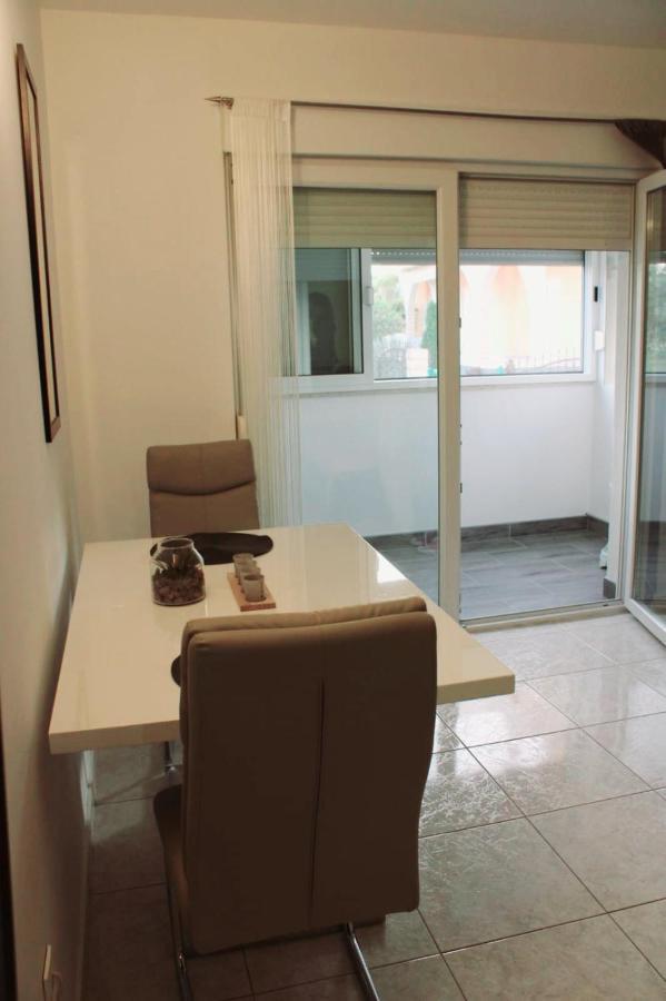 Mihaela Studio Apartmans 150M Near The Beach Kaštela Esterno foto