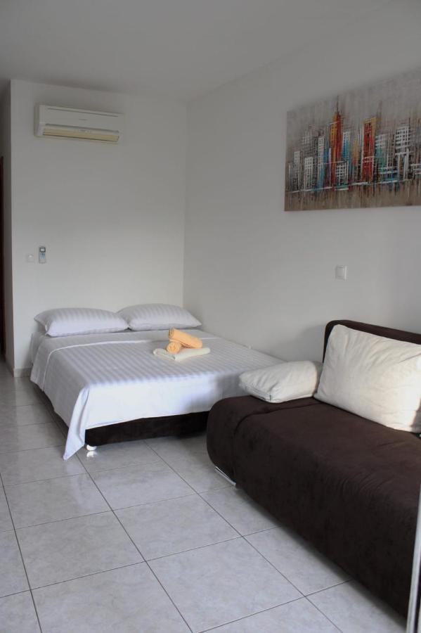 Mihaela Studio Apartmans 150M Near The Beach Kaštela Esterno foto