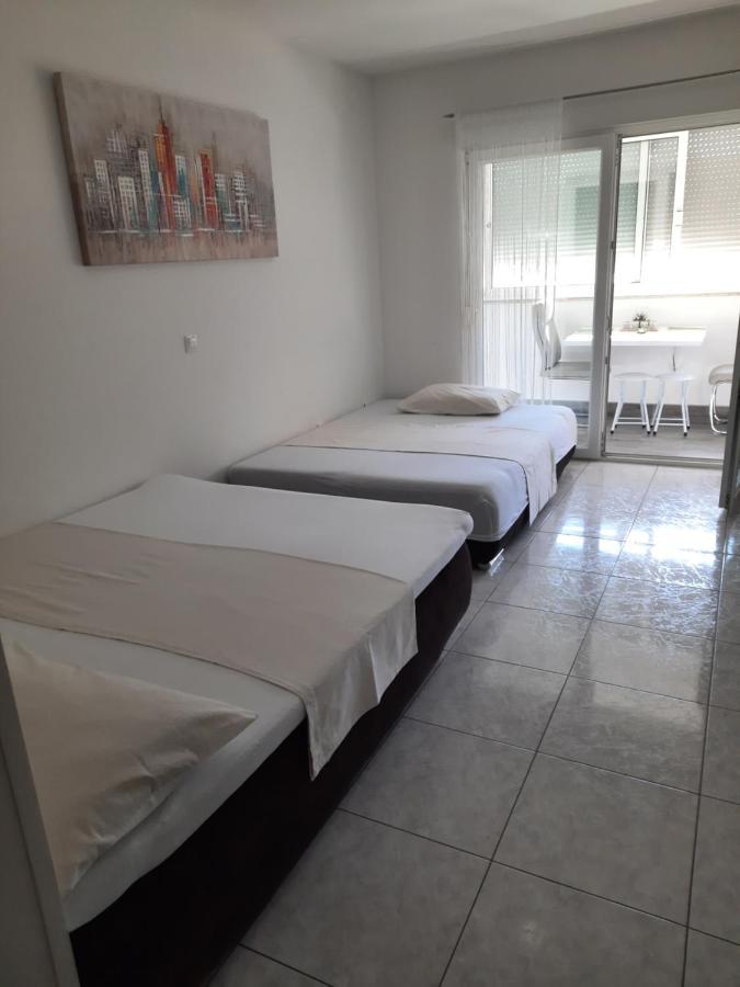 Mihaela Studio Apartmans 150M Near The Beach Kaštela Esterno foto
