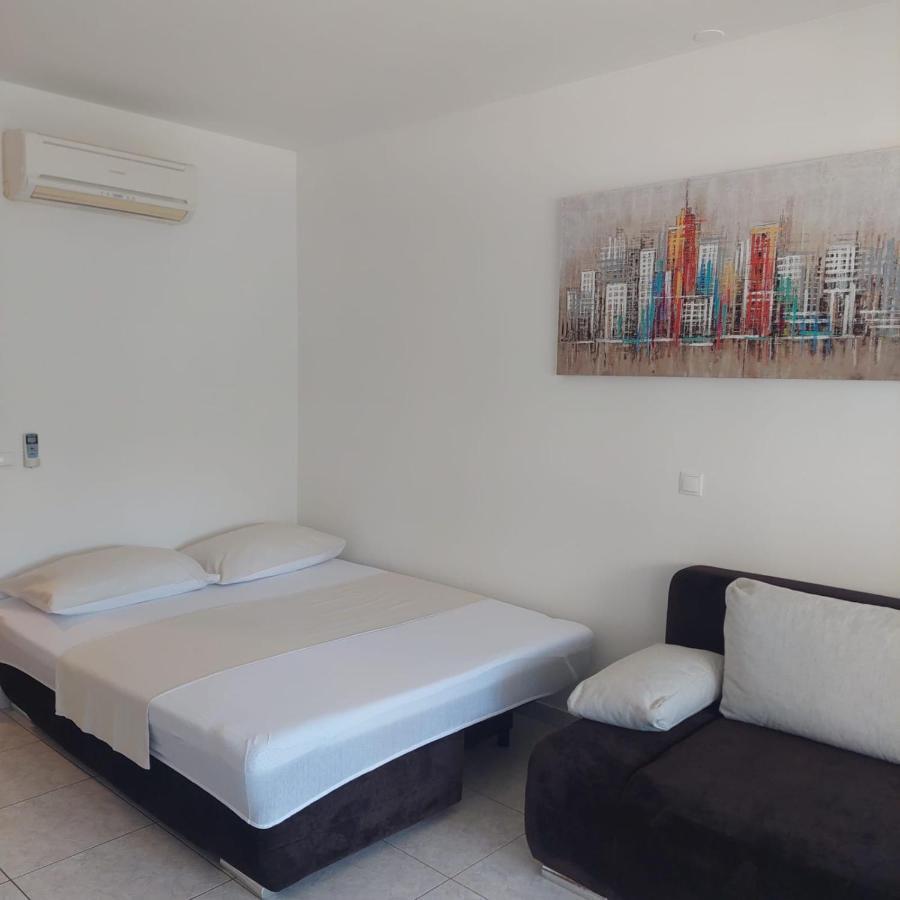 Mihaela Studio Apartmans 150M Near The Beach Kaštela Esterno foto